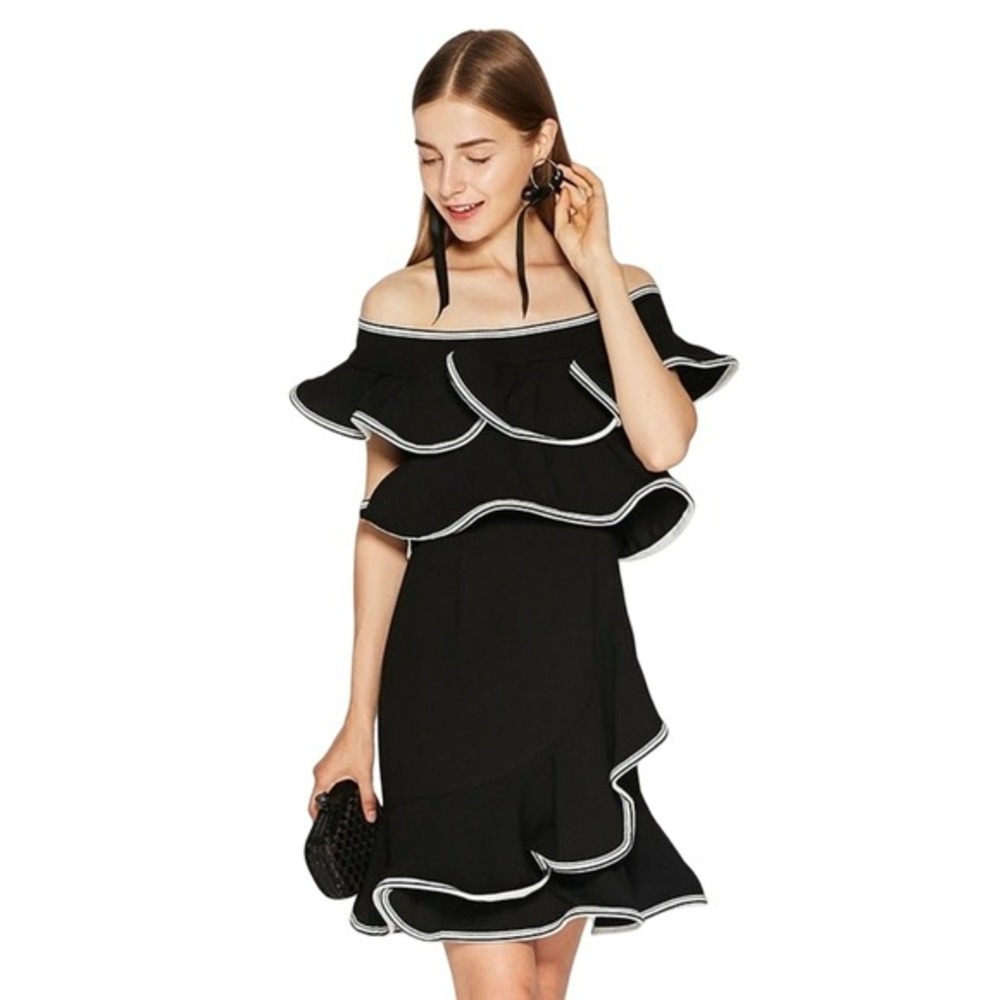 Few Moda black and white contemporary ruffled bodycon mini dress size small new!